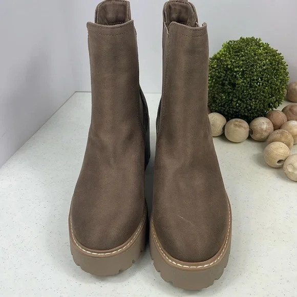 Dolce VitaHawk H2O Waterproof Chelsea Boot Sz 7.5 Color/Mushroom
